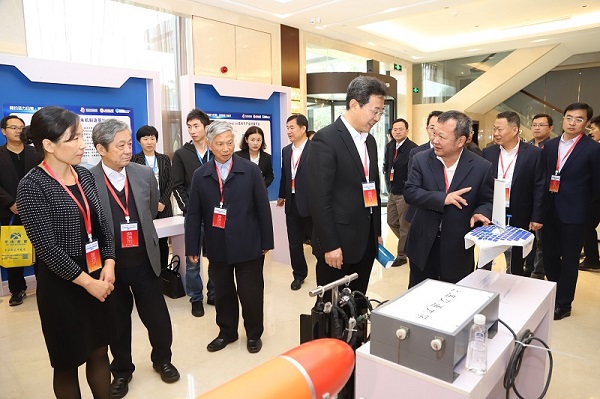 1540287400932756.jpg 10 展览参观.JPG